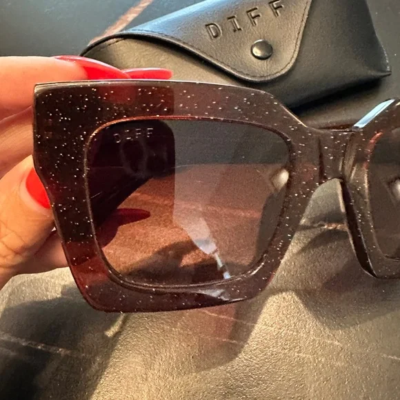 DIFF Eyewear Dani Sunglasses - CHESTNUT - Picture 11 of 12